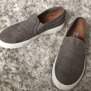 Steve Madden Slip on shoes